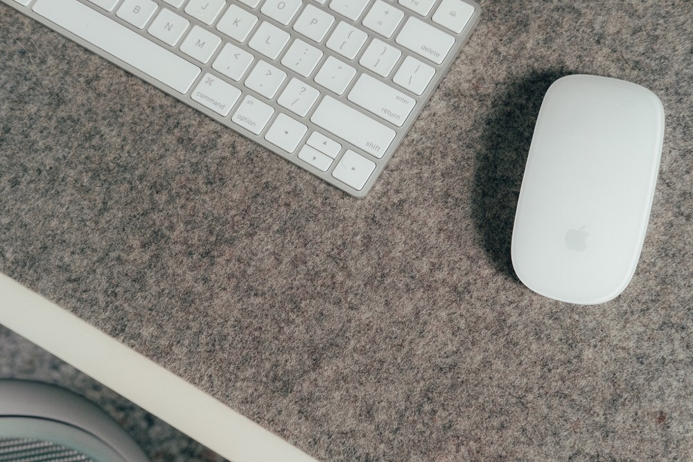 Mouse Apple Magic pe un pad.