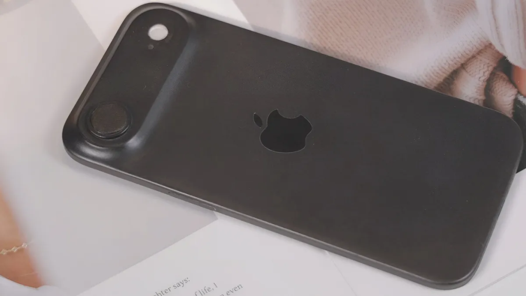 Spatele telefonului Iphone 17