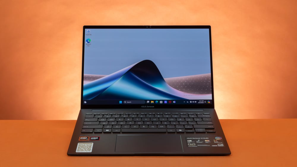 Fotografie din față cu noul laptop Asus Zenbook 14 OLED