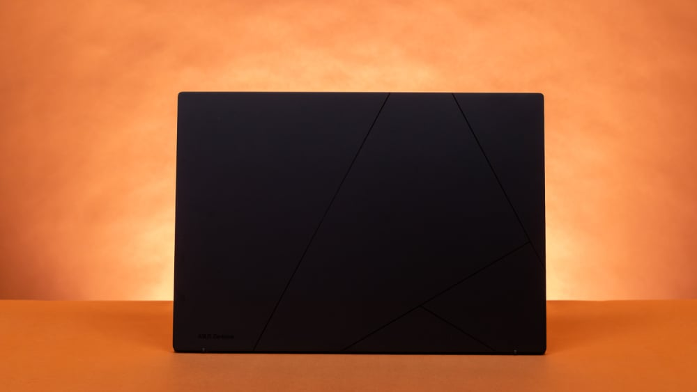 Asa arata Asus Zenbook 14 OLED