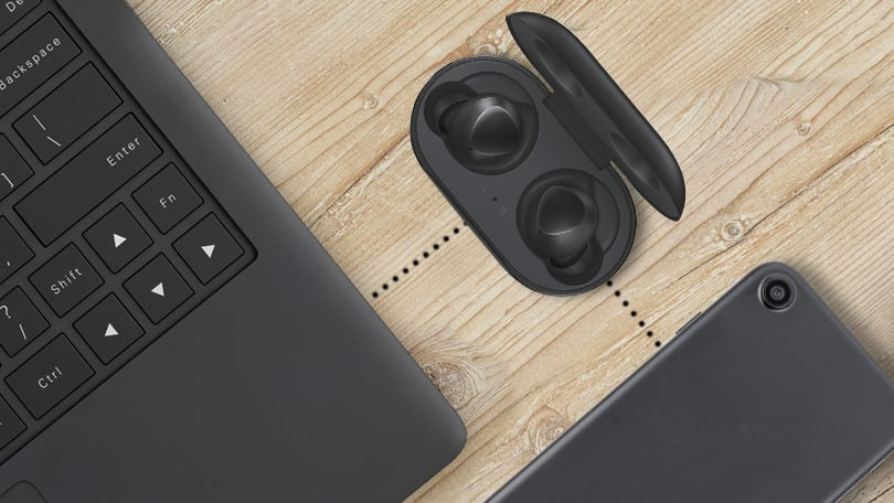 Casti Galaxy Buds conectate la laptop si smartphone