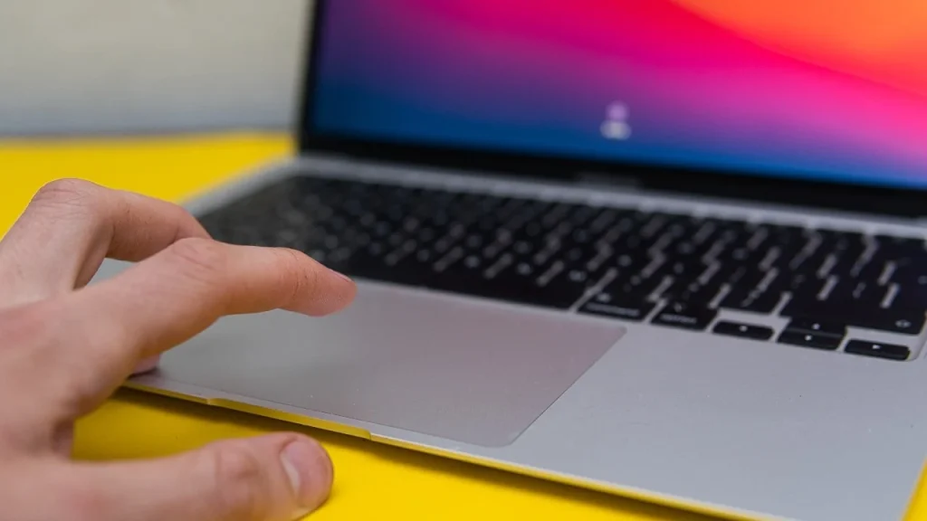 Cum să dai clic dreapta pe un Mac fără mouse