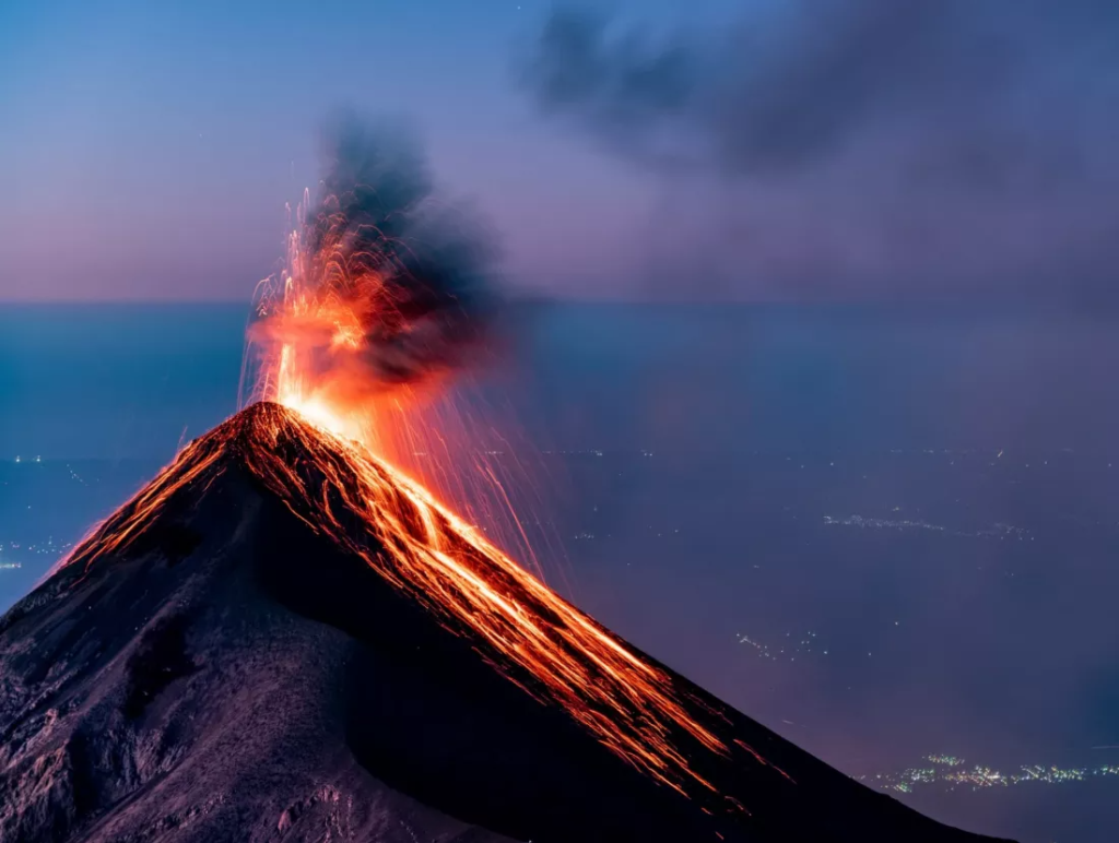 Eruptia unui vulcan