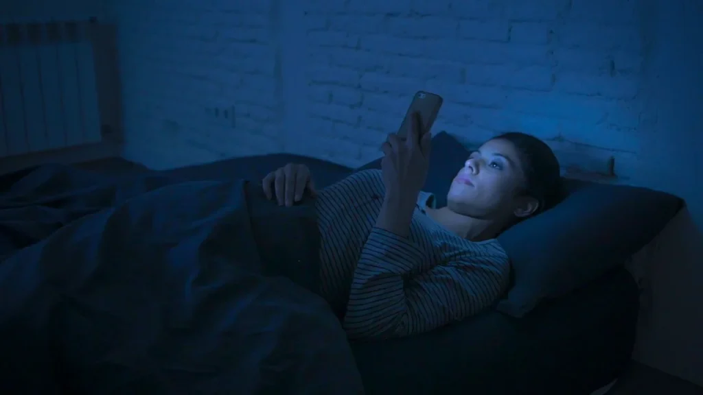 Pregătit de culcare? Cum să oprești lumina albastră să-ți deranjeze somnul
