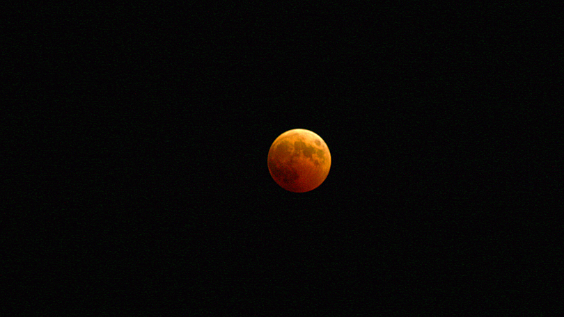 Fotografie cu eclipsa totala de luna