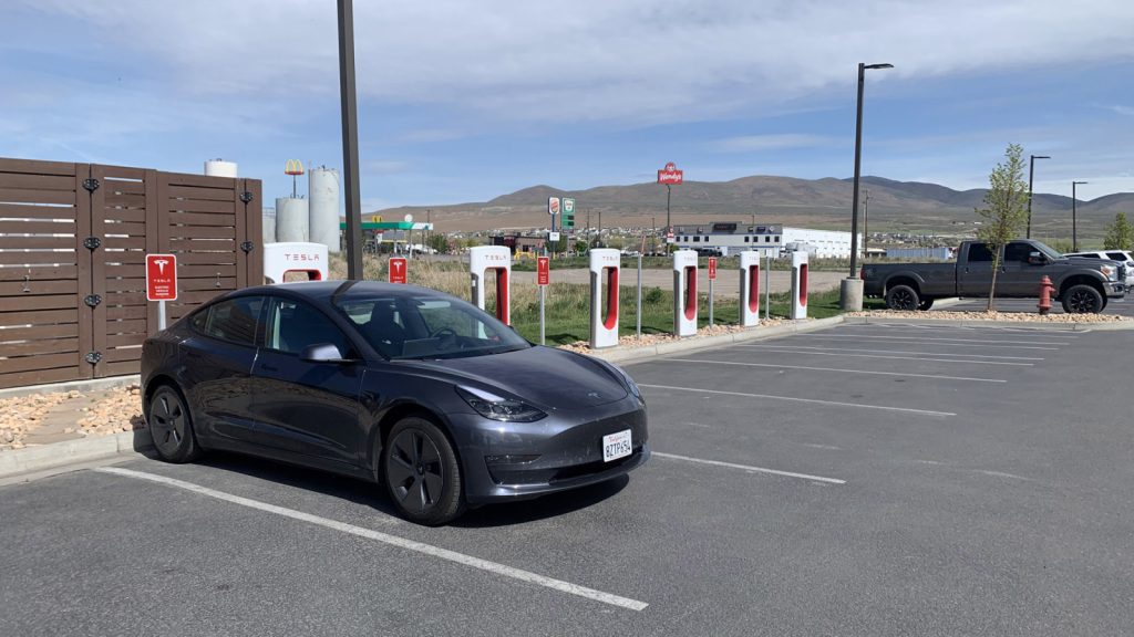 Pot să mă conectez? Tot ce trebuie să știi despre încărcarea unei mașini electrice