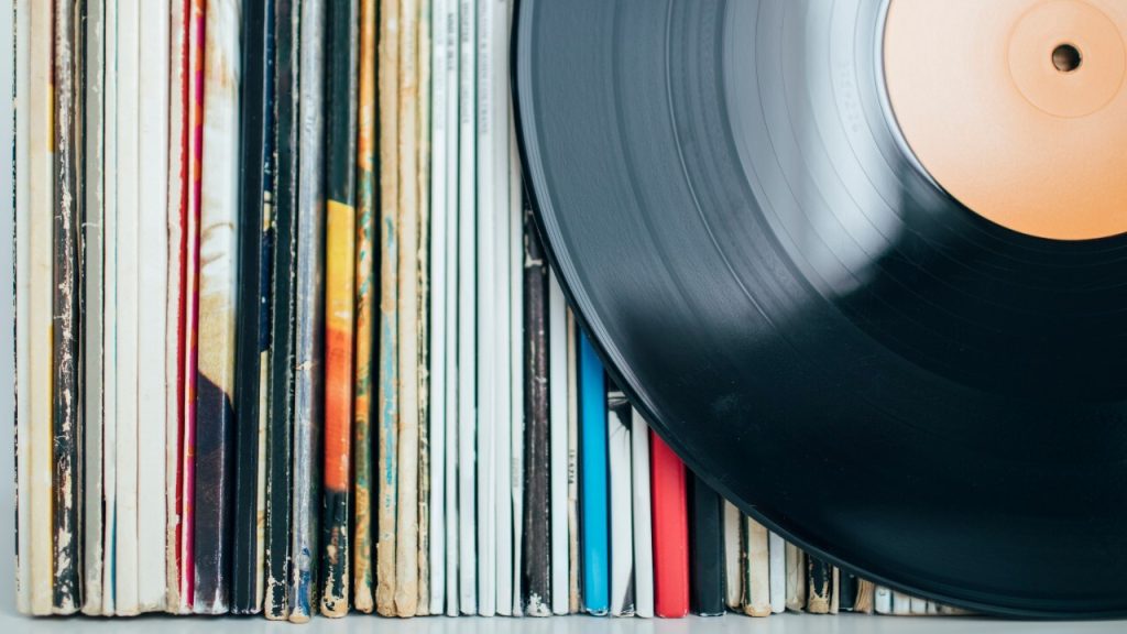 Analog online: cum să-ți începi colecția de discuri de vinil