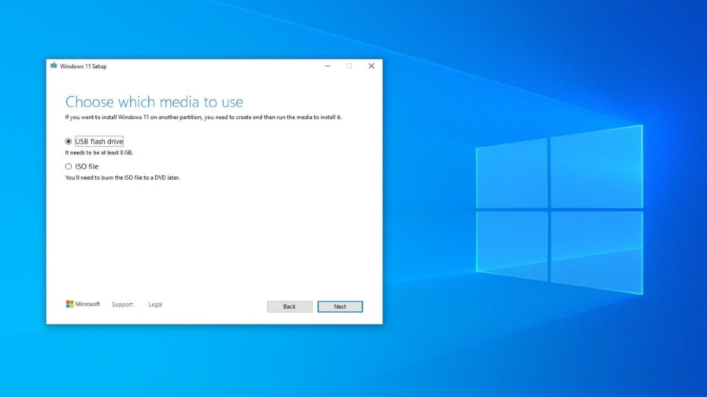 Instalare Windows 11 de pe un stick USB