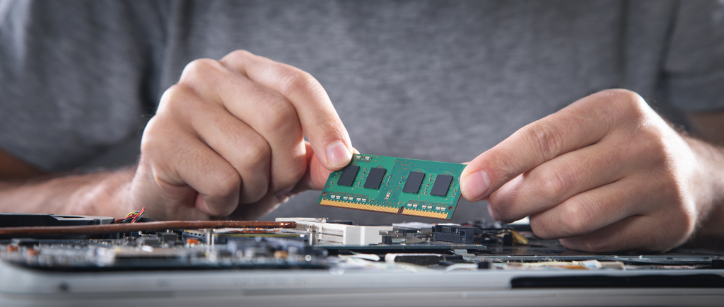 Instalarea unei placi de memorie RAM