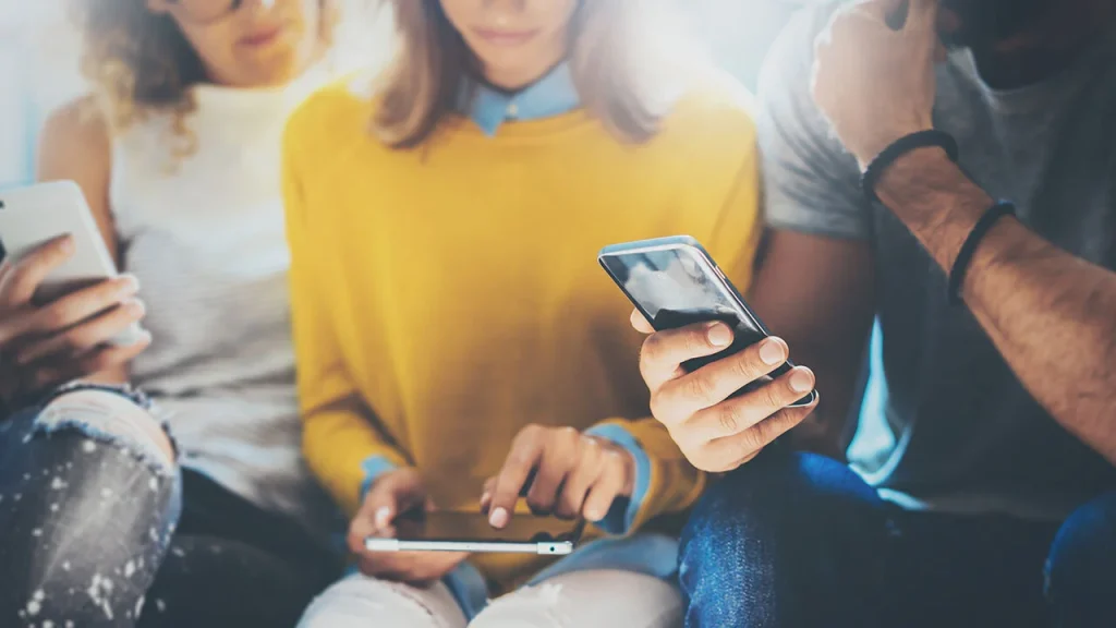 Cum să partajezi wireless parola Wi-Fi pe iPhone sau Android