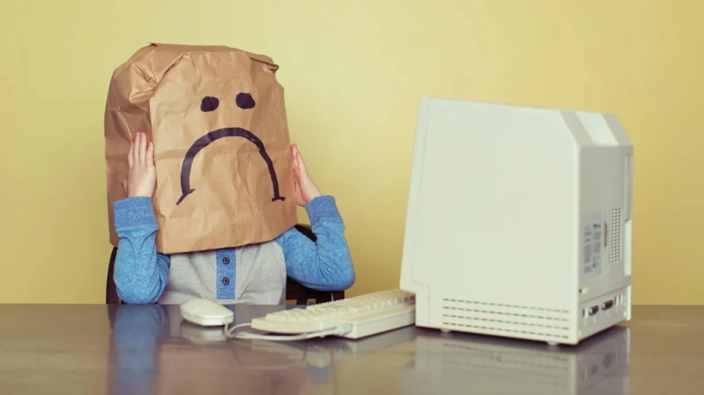 Curăță-ți rețelele sociale: cum să raportezi abuzurile pe Facebook, X și Instagram