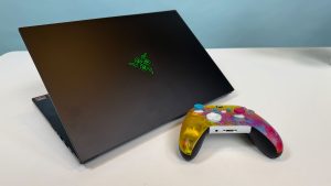 Razer Blade 16 review: Laptop subțire și scump cu RTX 5090