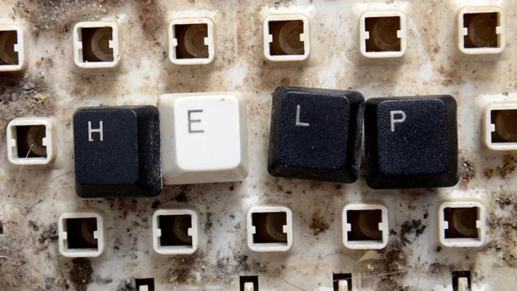 Cum îmi repar tastatura laptopului?