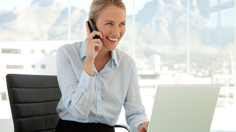 Tanara sustine un call cu managementul companiei