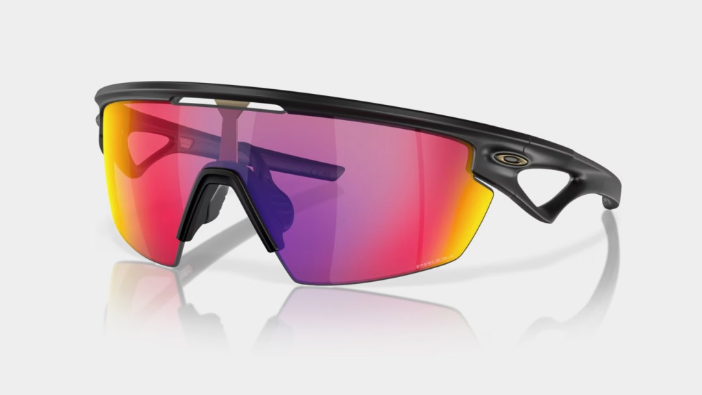 Ochelari inteligenti produsi de Oakley in colaborare cu Meta