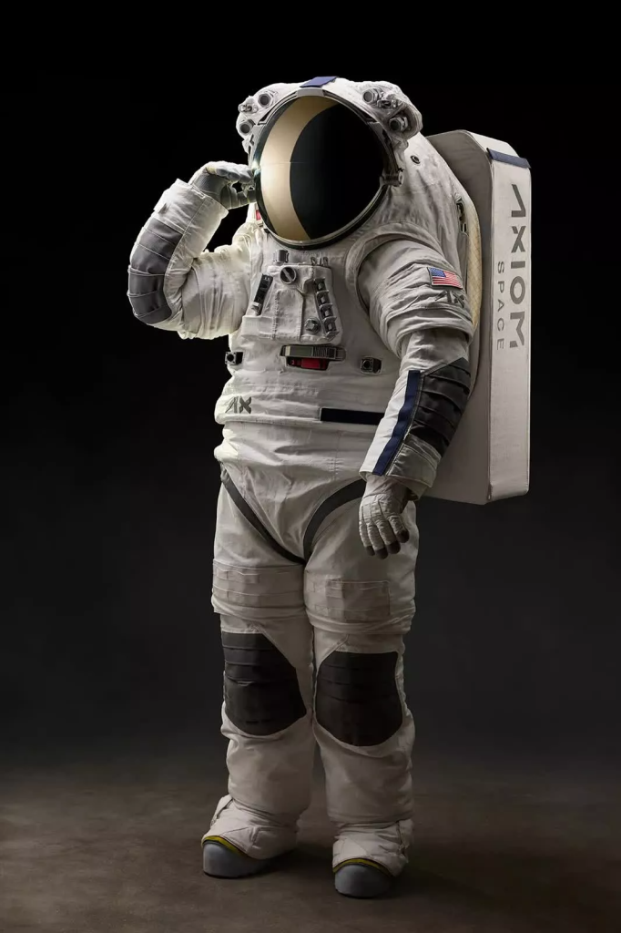 Costum de astronaut care foloseste un vizor Oakley pentru astronauti