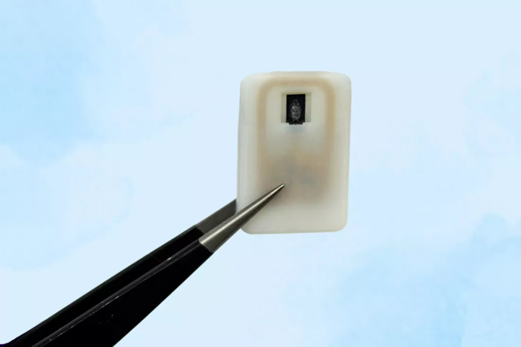 Implant dezvoltat de MIT