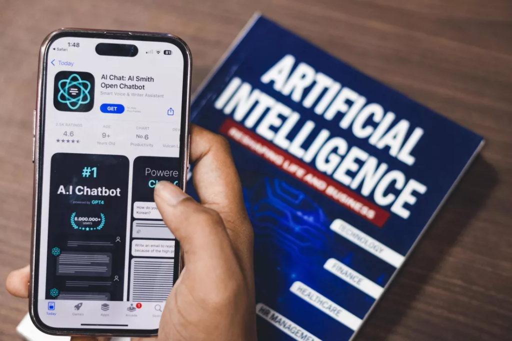 Instalarea aplicatiei AI Chatbot pe un smartphone