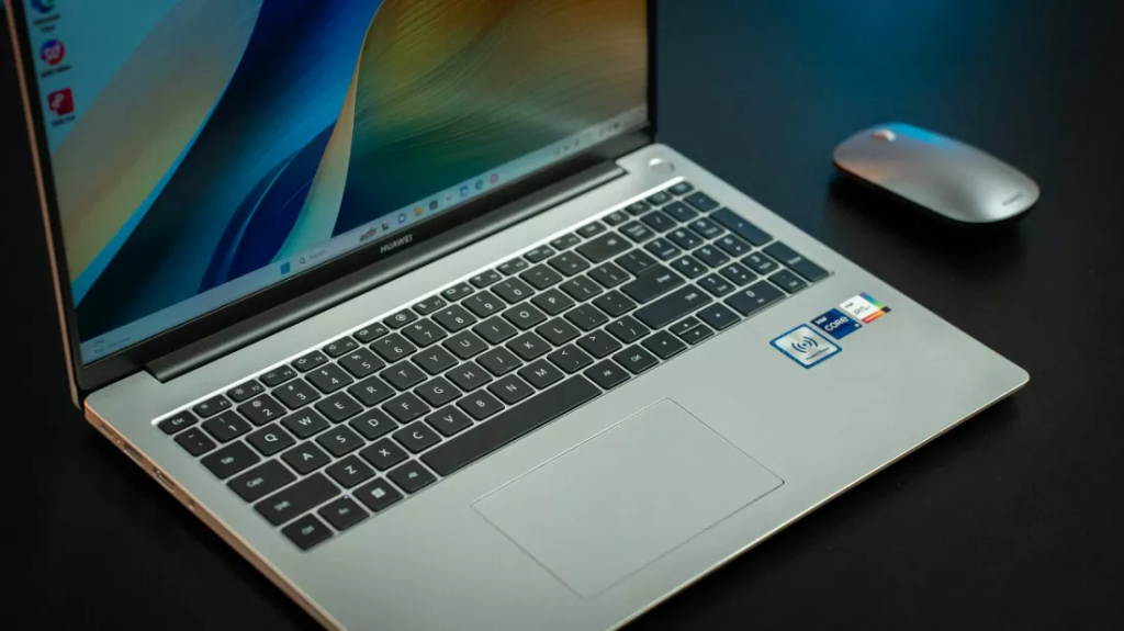 Un laptop care utilizeaza Microsoft Windows ca sistem de operare