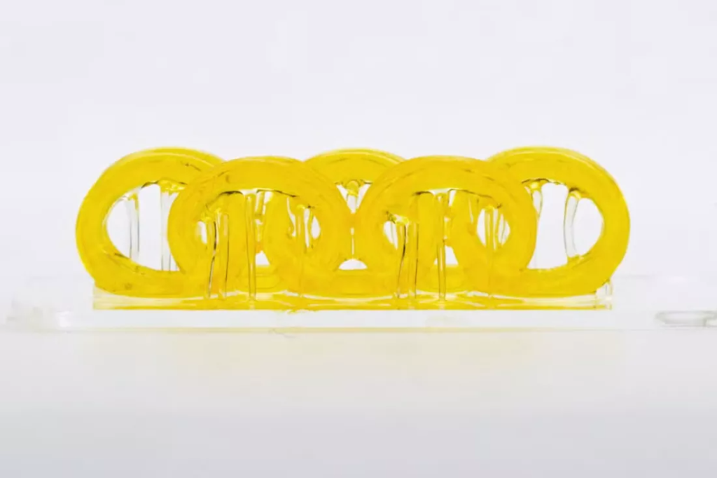 MOdel de piesa realizata prin imprimare 3d cu lumina dubla