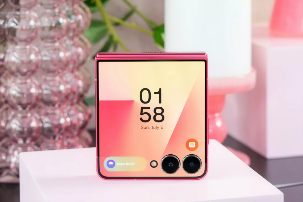 Smartphone Samsung Z Flip7 pliat