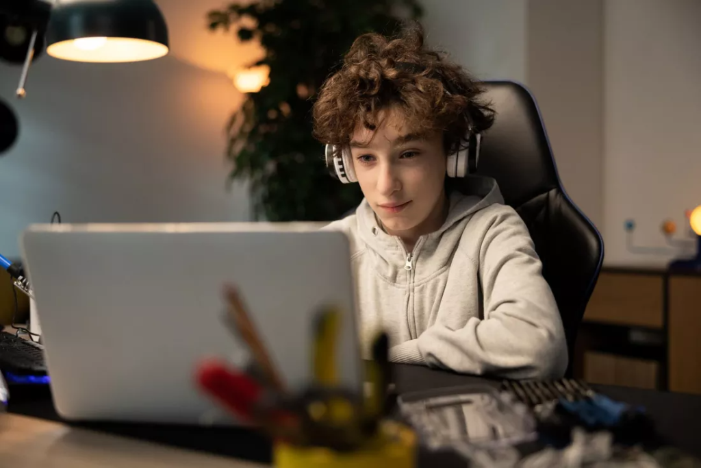 Tanarul Dylan, 17 ani, a descoperit un bug in cadrul aplicatiei Microsoft Teaams