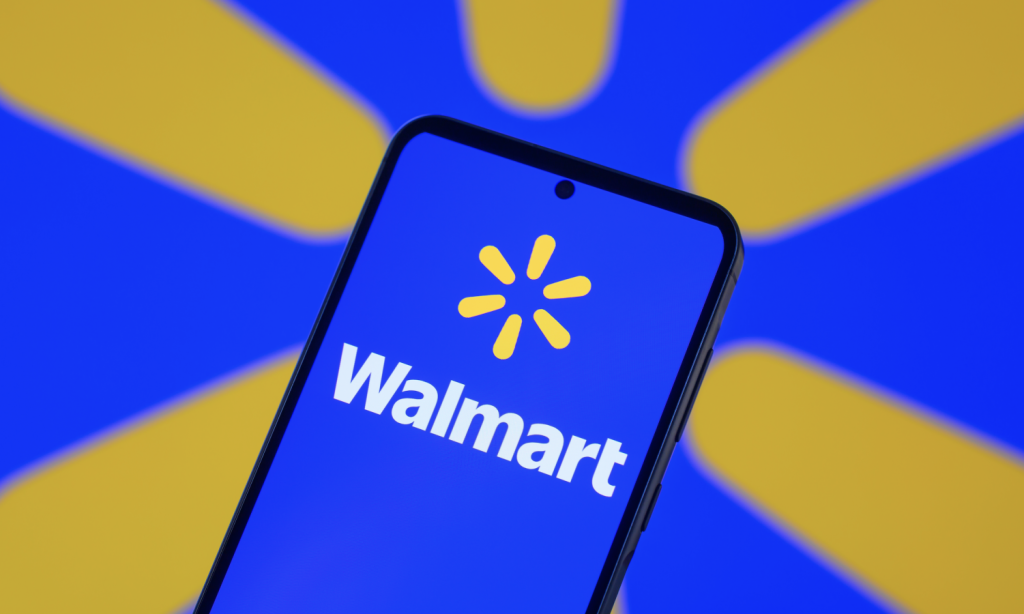 Aplicatia Walmart rulata pe un smartphone