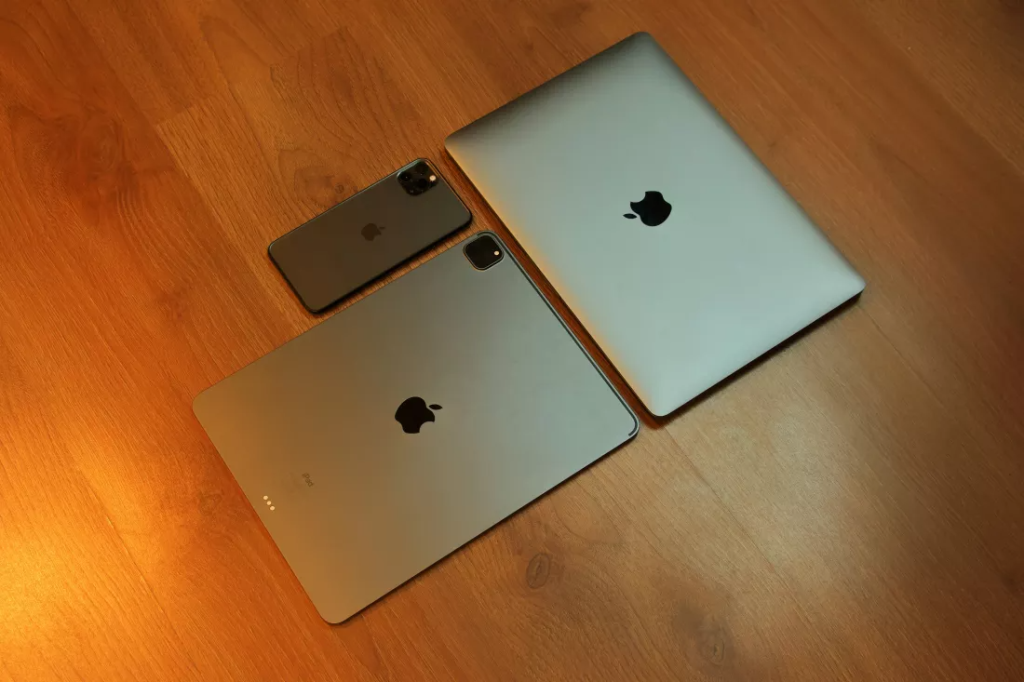 Mai multe dispozitive marca Apple