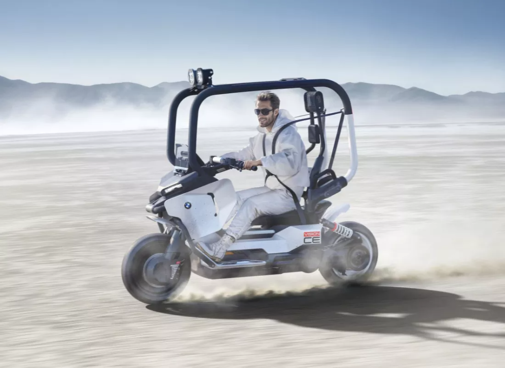Scooterul denumit Vision CE, produs de BMW
