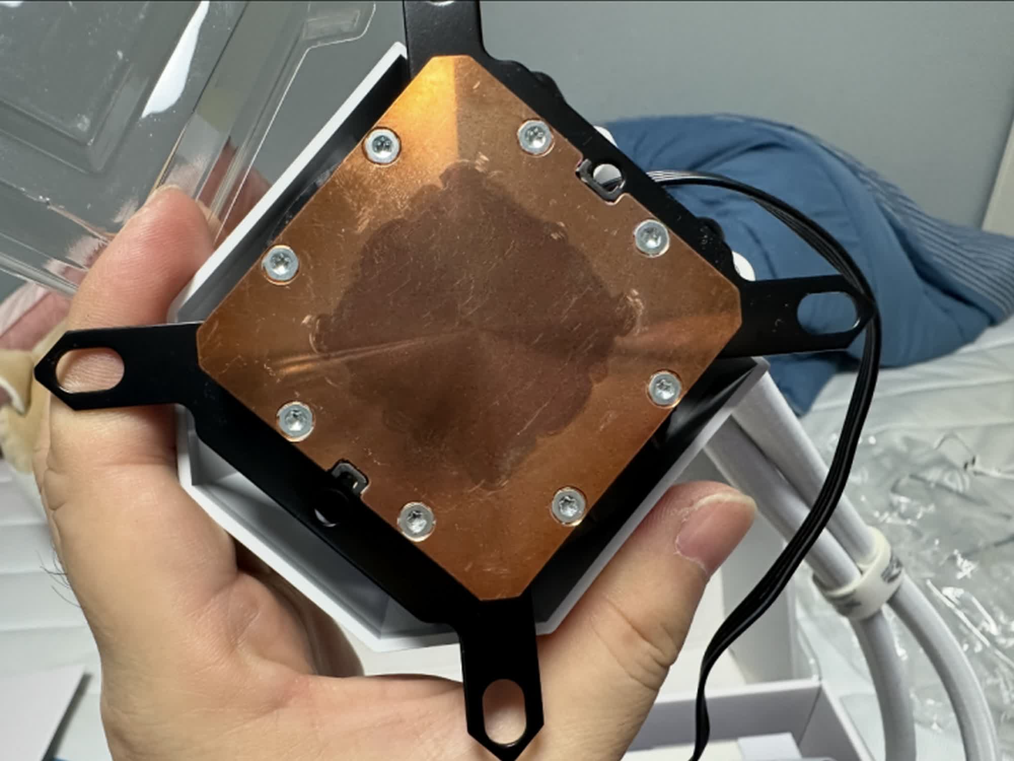 Atenționare: O pastă termică populară distruge CPU-urile și radiatoarele
