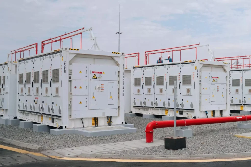 Bateriile de dimensiunea unui container alimentează următoarea revoluție energetică globală.