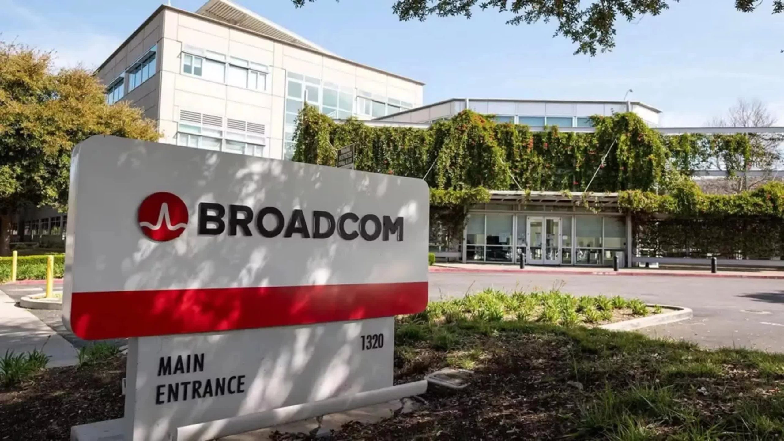 OpenAI și Broadcom colaborează într-un acord de 10 miliarde de dolari pentru cipuri AI personalizate