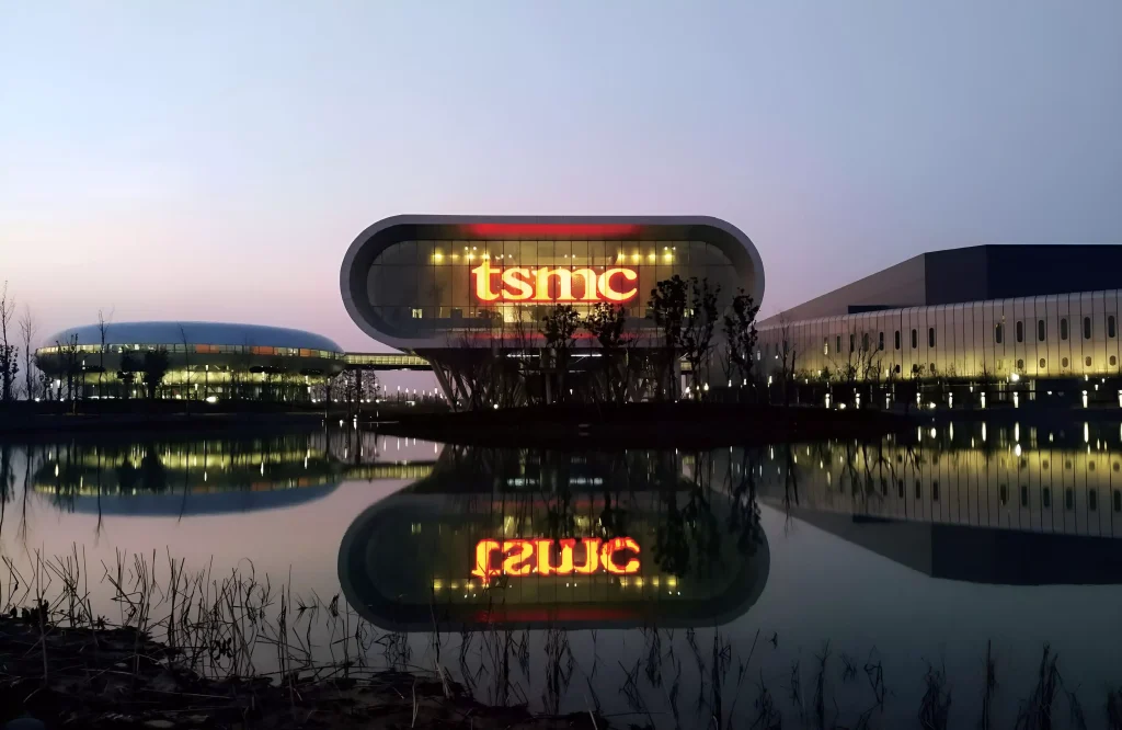 TSMC ne-a oferit o privire în interiorul fabricii sale ultra-avansate de cipuri Fab 21 din Arizona.