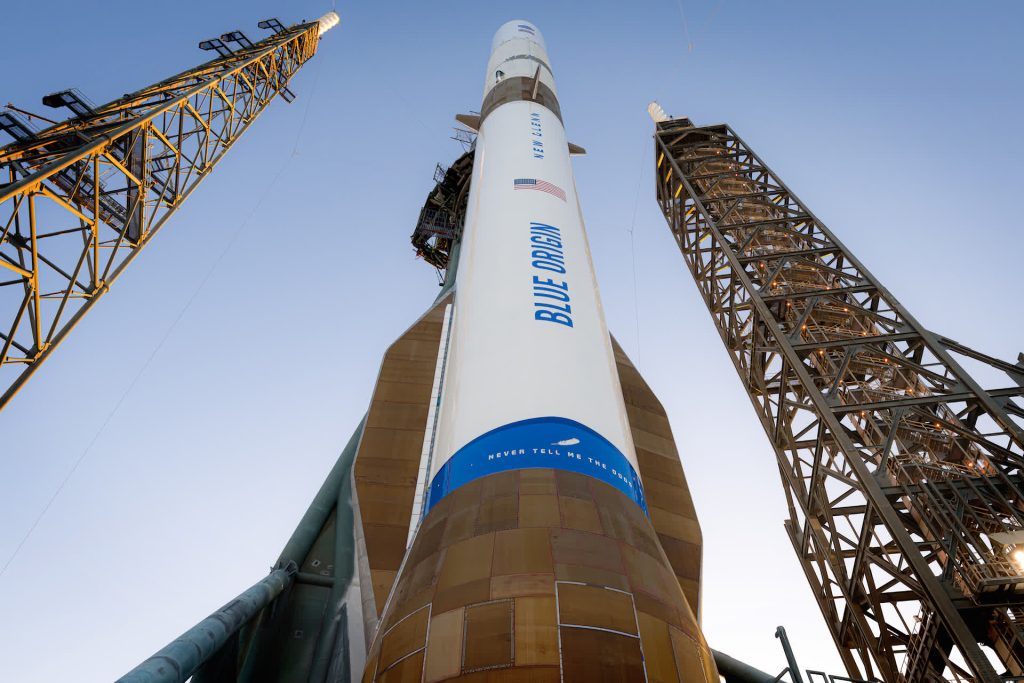 Blue Origin aterizează pentru prima dată propulsorul New Glenn, marcând un pas important către rachetele grele reutilizabile.