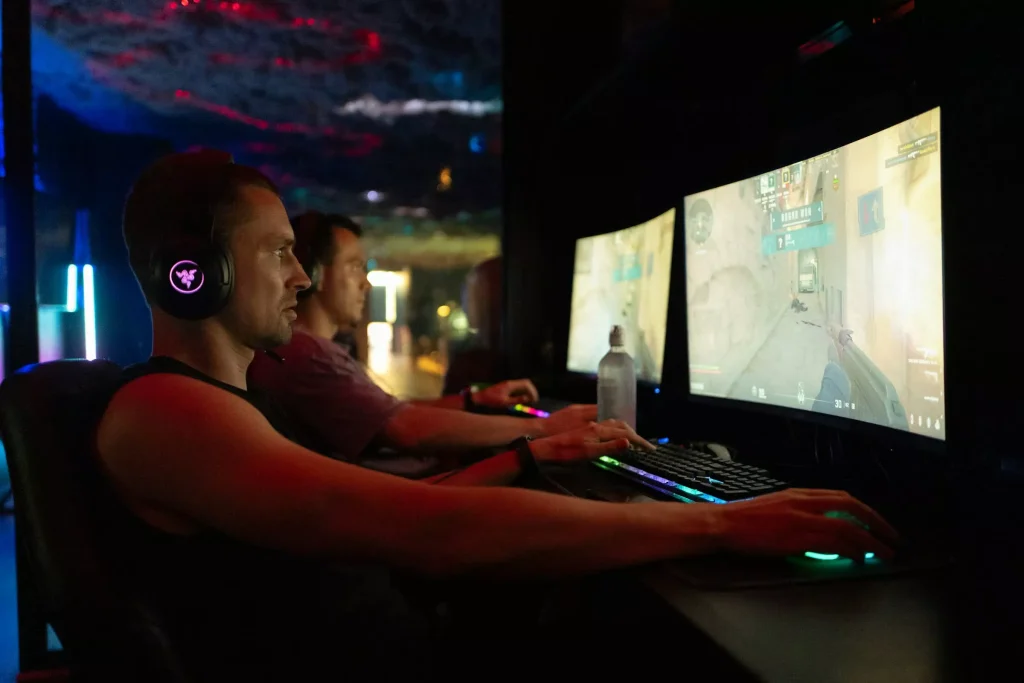 Regatul Unit anunță prima competiție internațională de esports pentru personalul militar, având ca scop îmbunătățirea abilităților cibernetice.