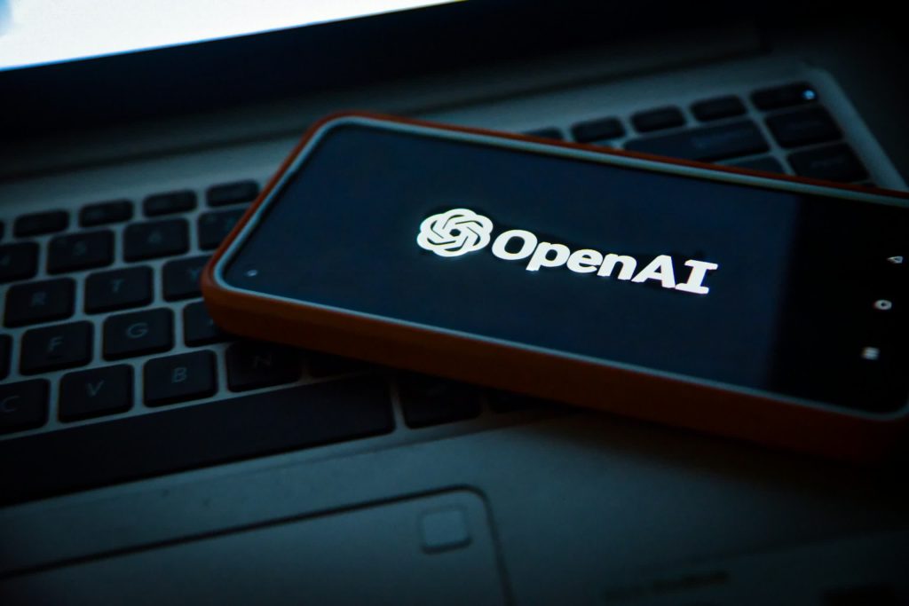 OpenAI lansează modelul GPT-5.1 cu îmbunătățiri la viteză și personalizare.