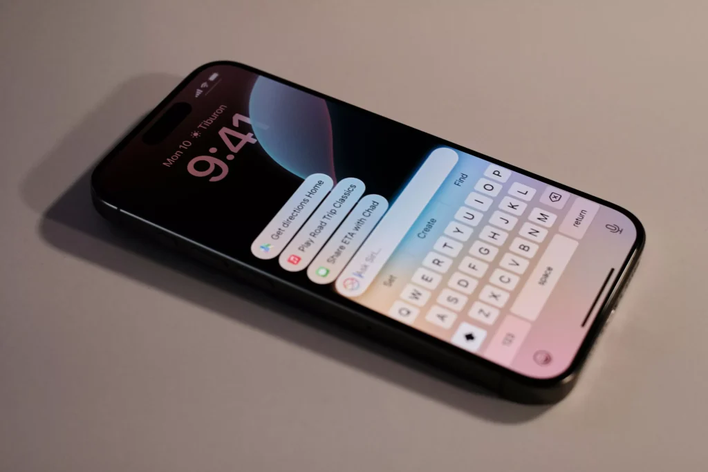 Următoarea versiune a Siri va fi alimentată de Gemini de la Google.