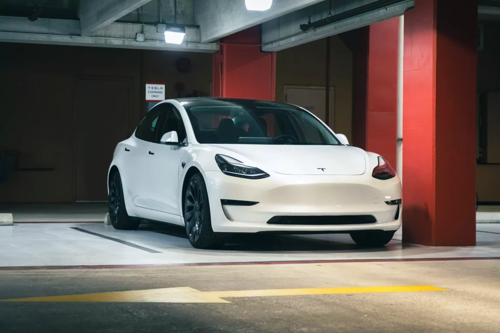 Vânzările Tesla scad în SUA, Europa și China - iar roboții nu vor rezolva asta.