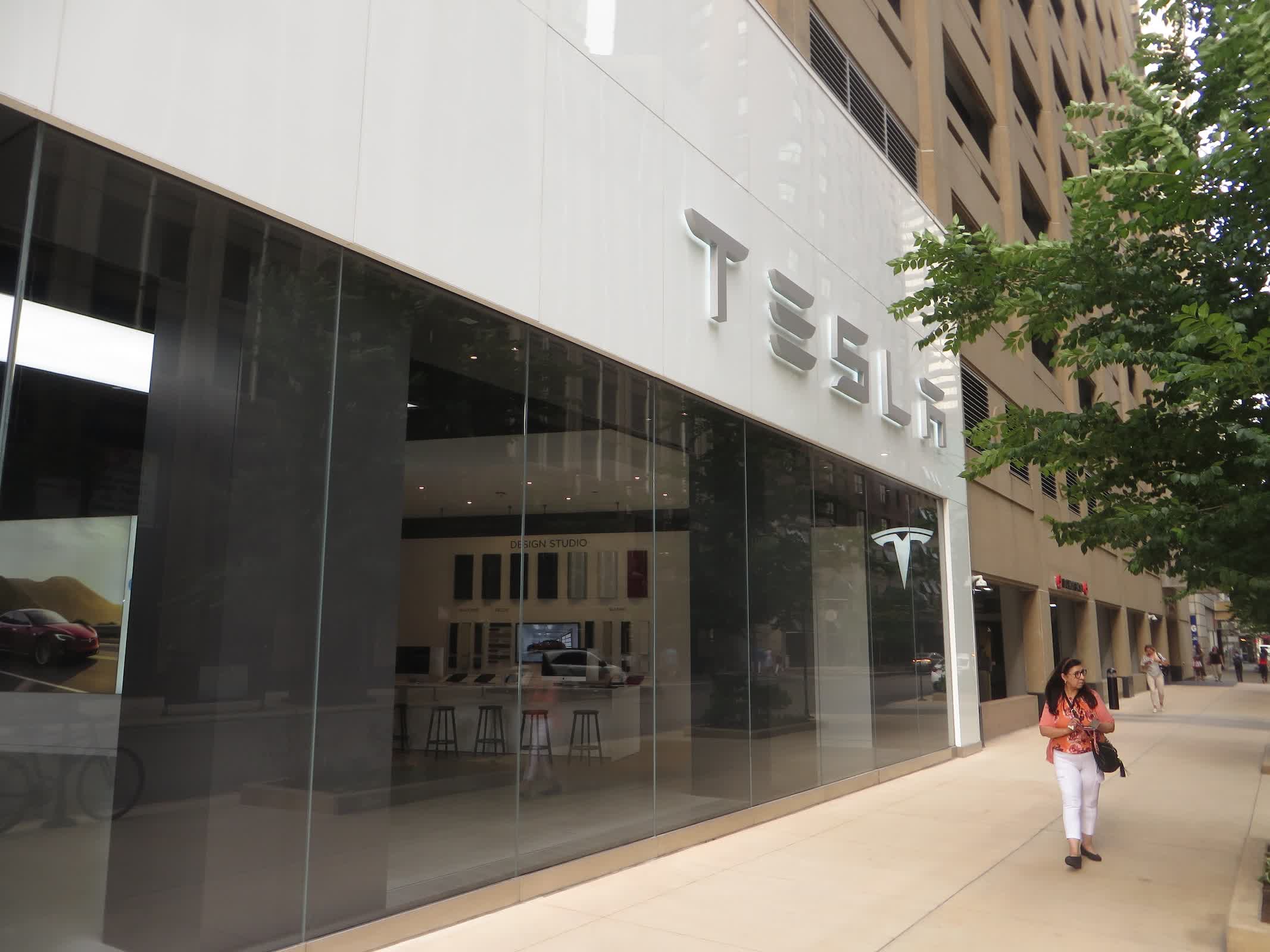 Vânzările Tesla scad în SUA, Europa și China - și roboții nu vor rezolva asta