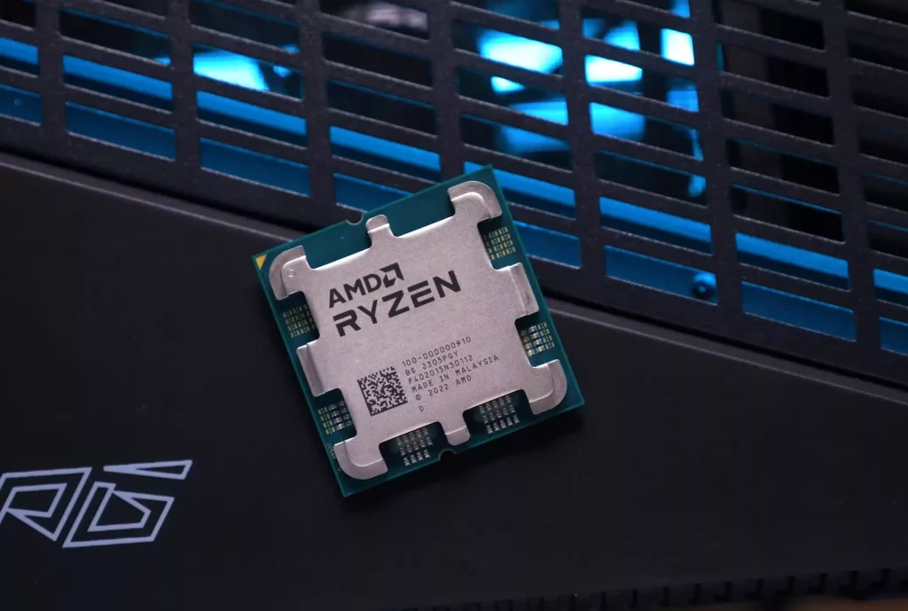 Vulnerabilitate critică în procesoarele AMD Zen 5 ar putea face cheile de criptare previzibile.