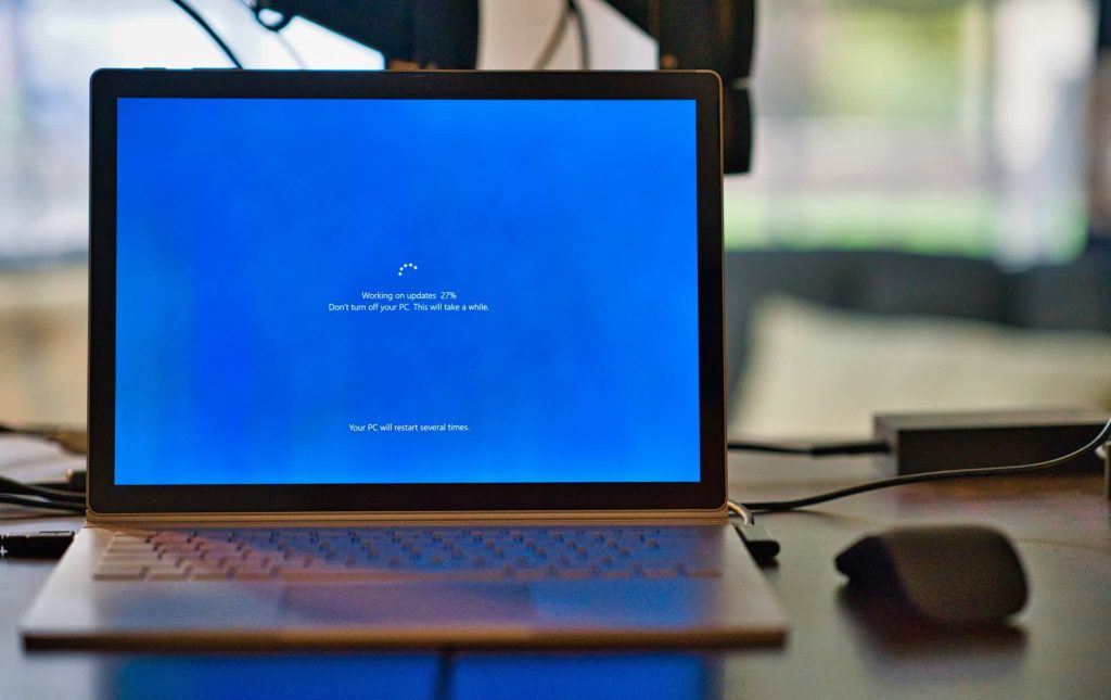 Aproape un miliard de PC-uri încă rulează Windows 10, iar jumătate sunt prea vechi pentru a fi actualizate.