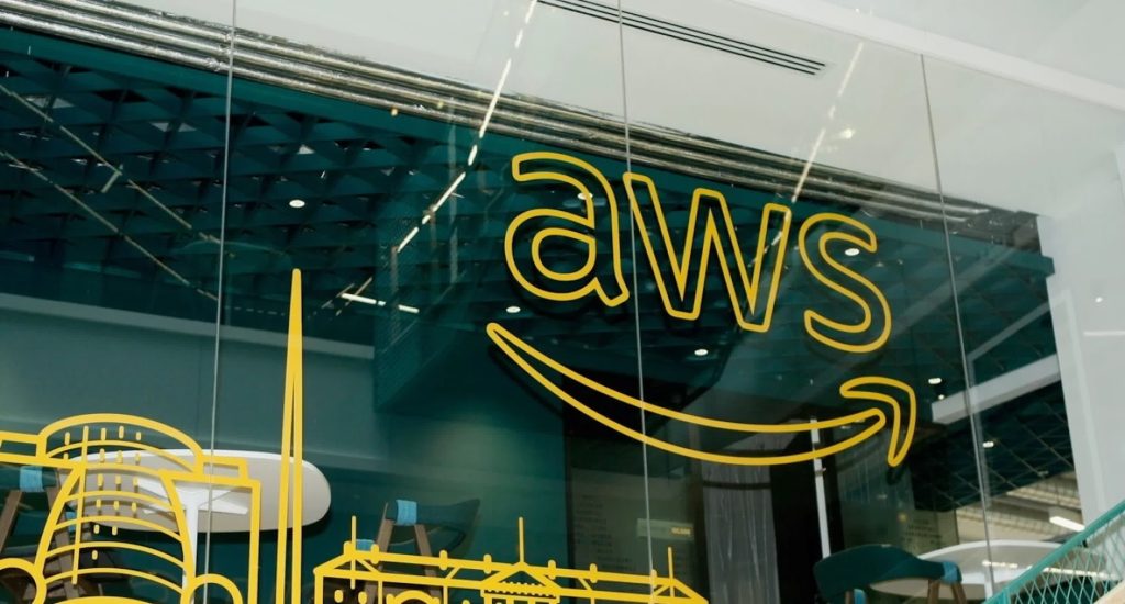 Hackeri ruși au exploatat dispozitivele clienților configurate greșit, găzduite pe AWS timp de ani de zile, spune Amazon.