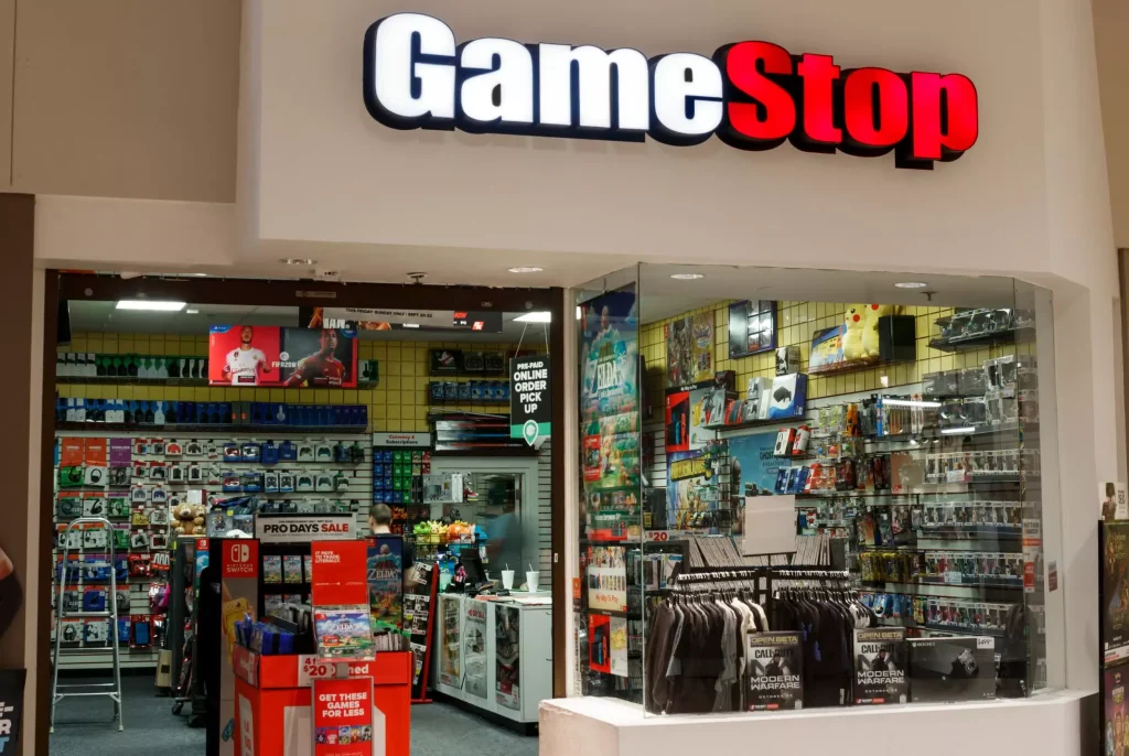GameStop închide sute de magazine pe măsură ce era jocurilor fizice dispare.
