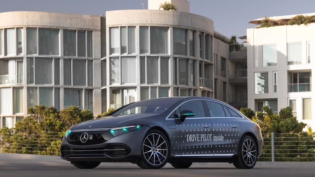 Mercedes pune pauză conducerii autonome de Nivel 3, deocamdată.